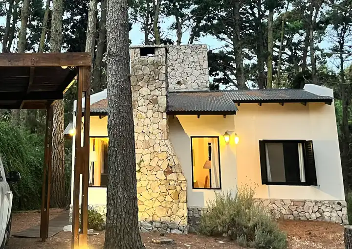 Exterior de cabaña Barro tal vez Casa de Playa en Mar Azul — foto principal