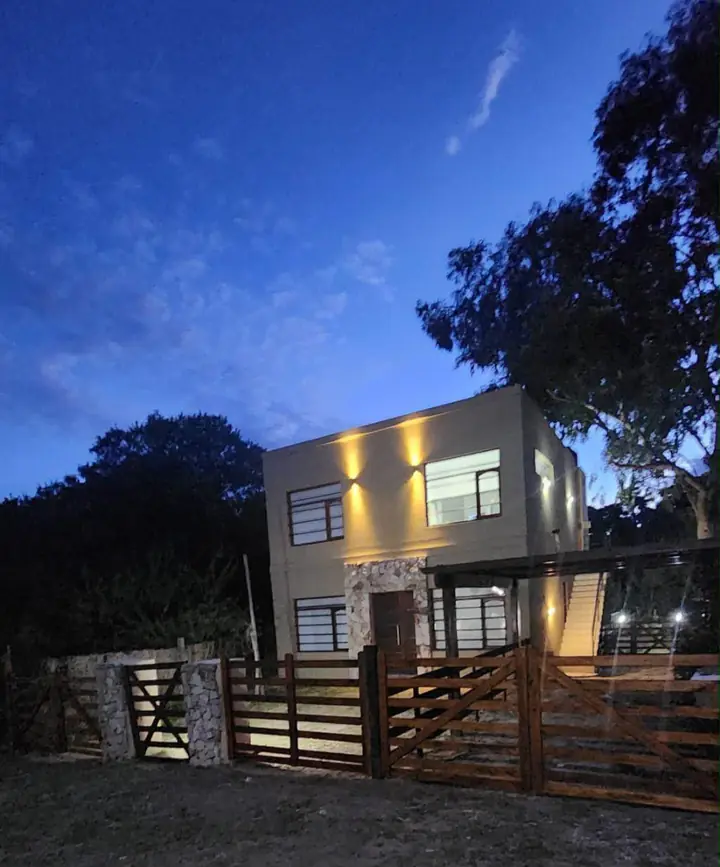 Exterior de cabaña Casa en Mar Azul en Mar Azul — foto principal